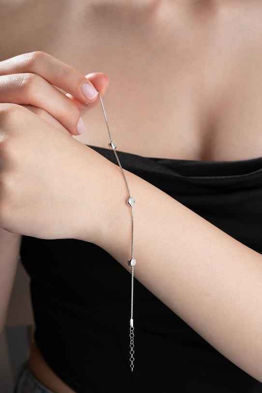 zarif takılar mı, gösterişli takılar mı tercih edilmeli? zarif takılar mı, gösterişli takılar mı tercih edilmeli?