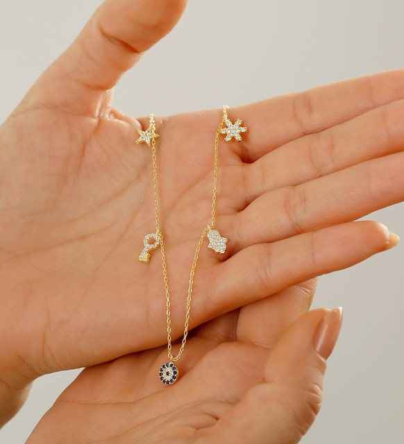 Kadın Öğretmene Takı Hediye Fikirleri: Farklı Tarzlar İçin En İyi Seçenekler