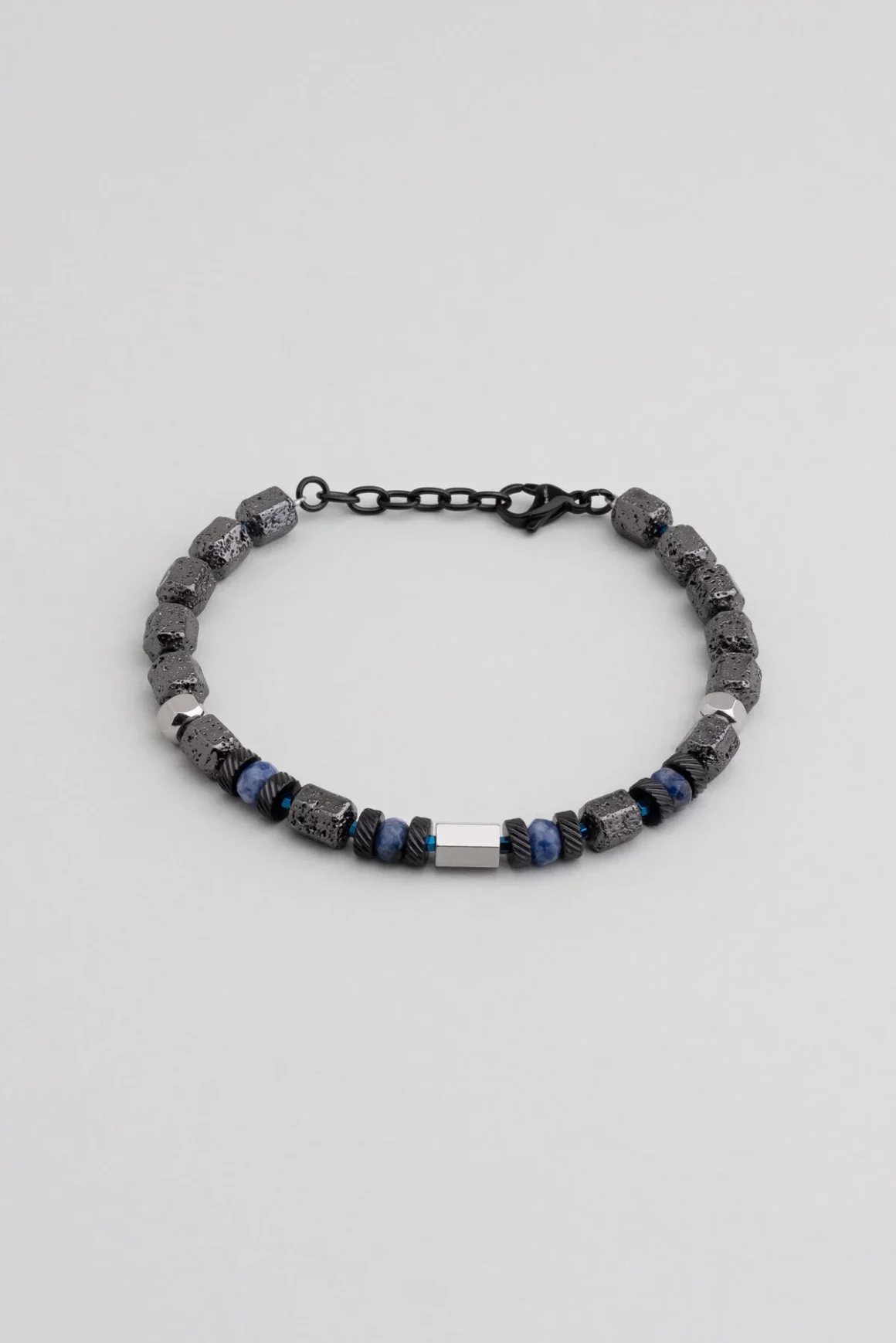 2025’te Erkekler İçin Takı Modası: Trendler ve İpuçları