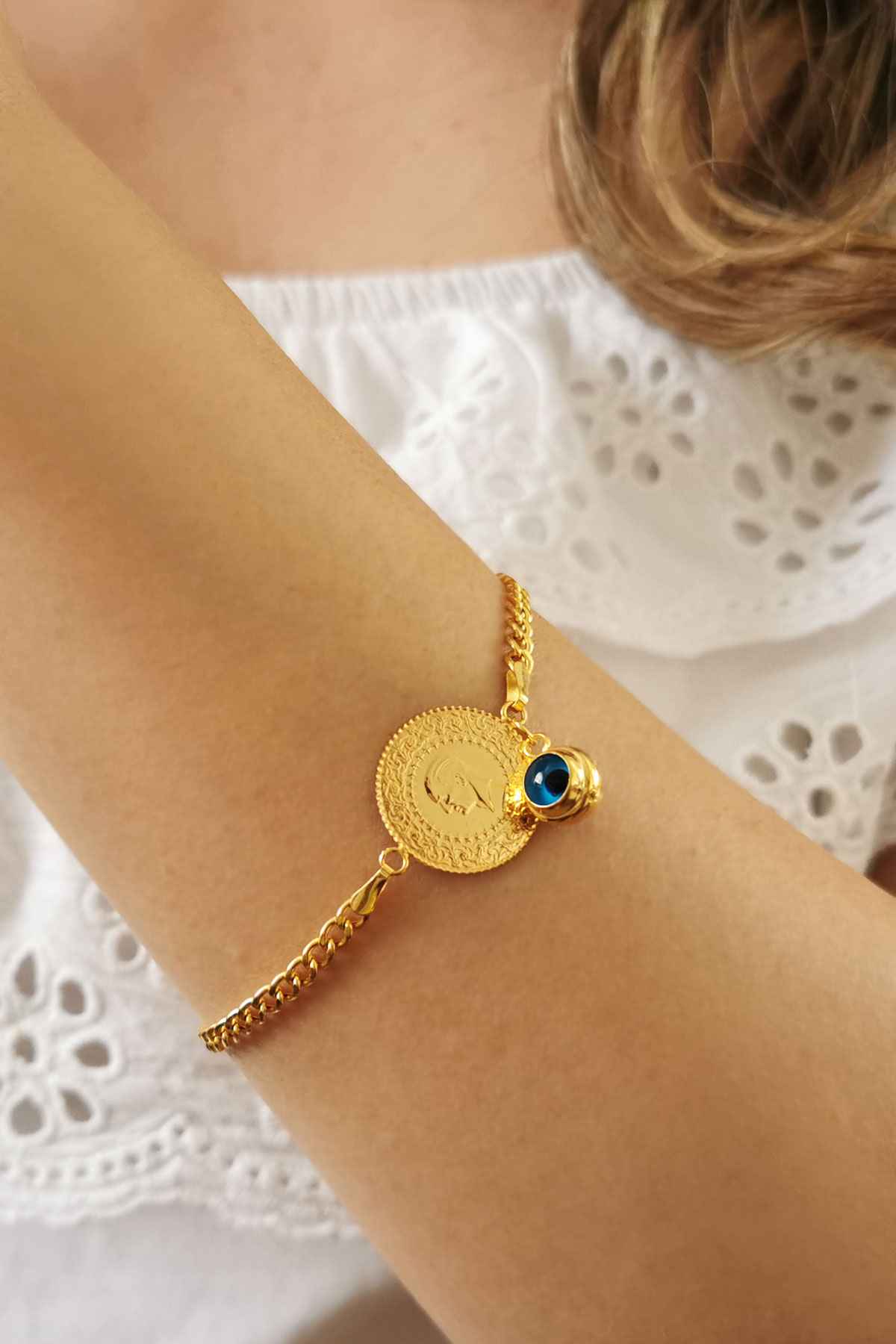 Çeyrek Altınlı Bileklik Nedir? Şıklık ve Yatırımın Buluştuğu Takı