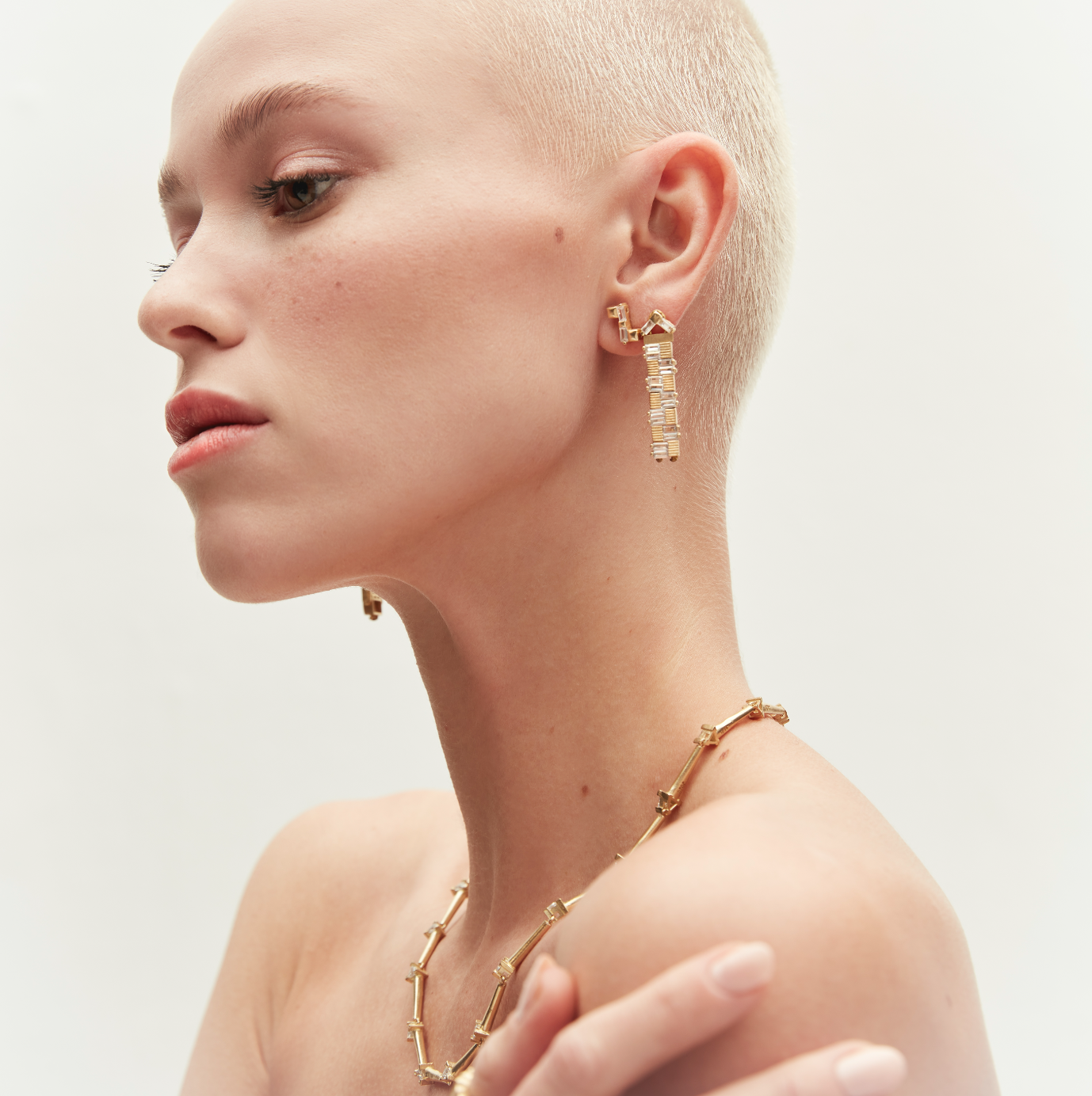 zarif takılar mı, gösterişli takılar mı tercih edilmeli? zarif takılar mı, gösterişli takılar mı tercih edilmeli?