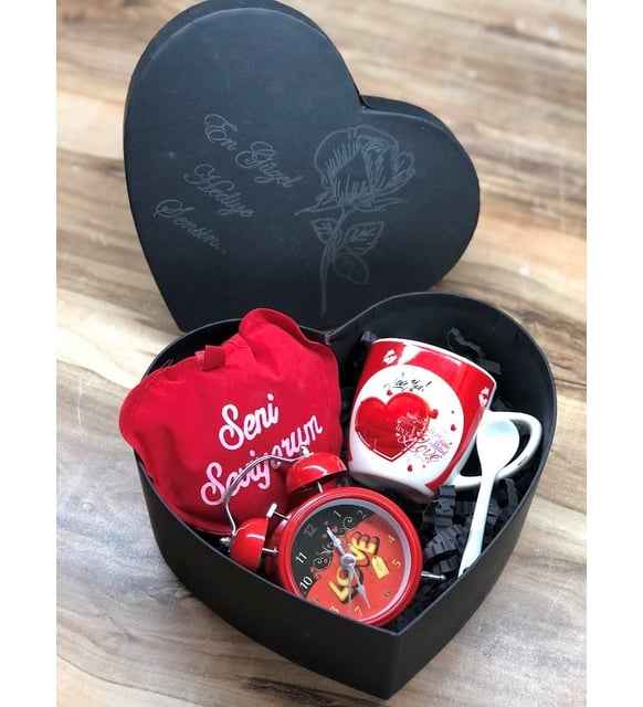 Sevgililer Günü İçin En Şık Takı Önerileri Sevgililer Günü İçin En Şık Takı Önerileri