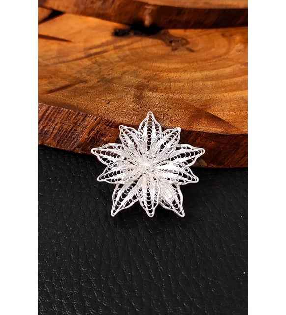 kadın yaka broşu kadın yaka broşu