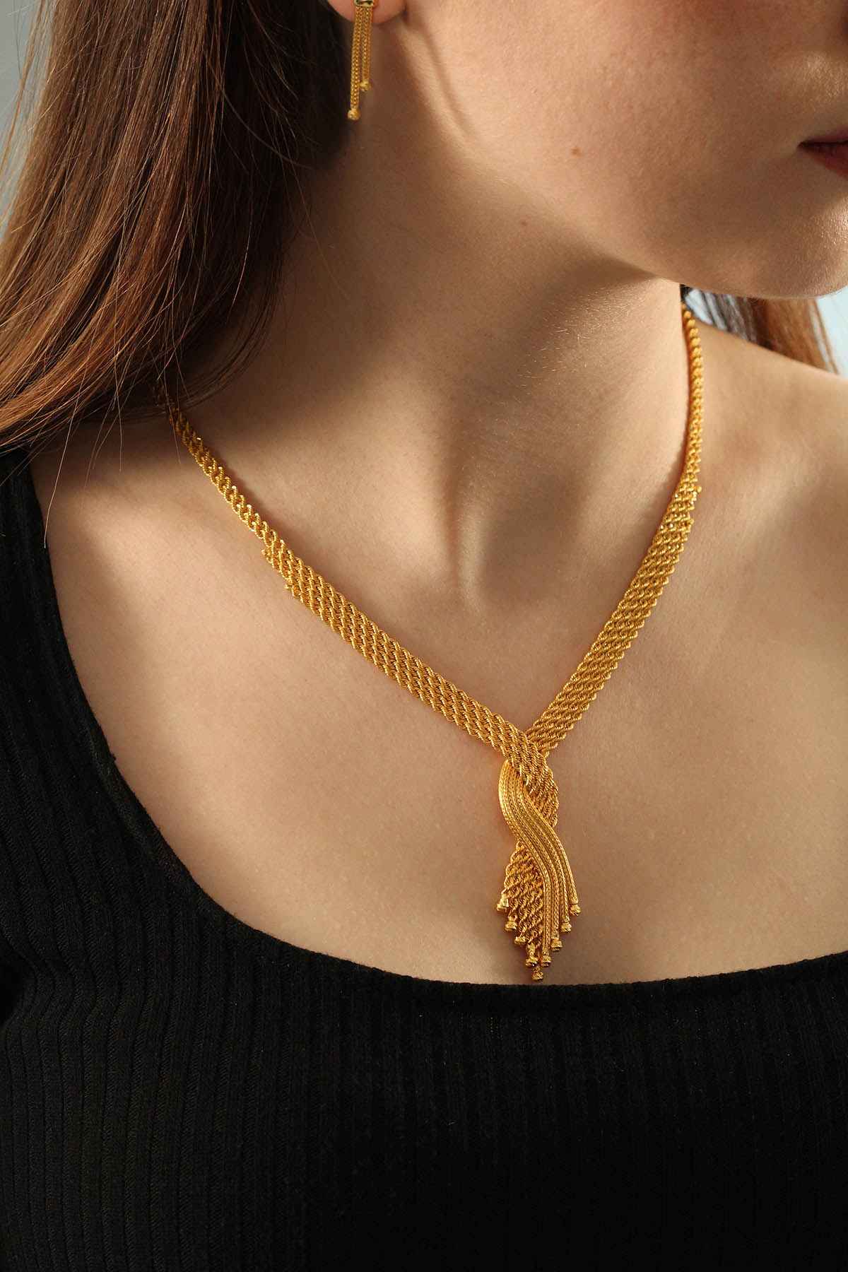 Altın Kolye Seçerken Nelere Dikkat Edilmeli? Uzmanından Öneriler